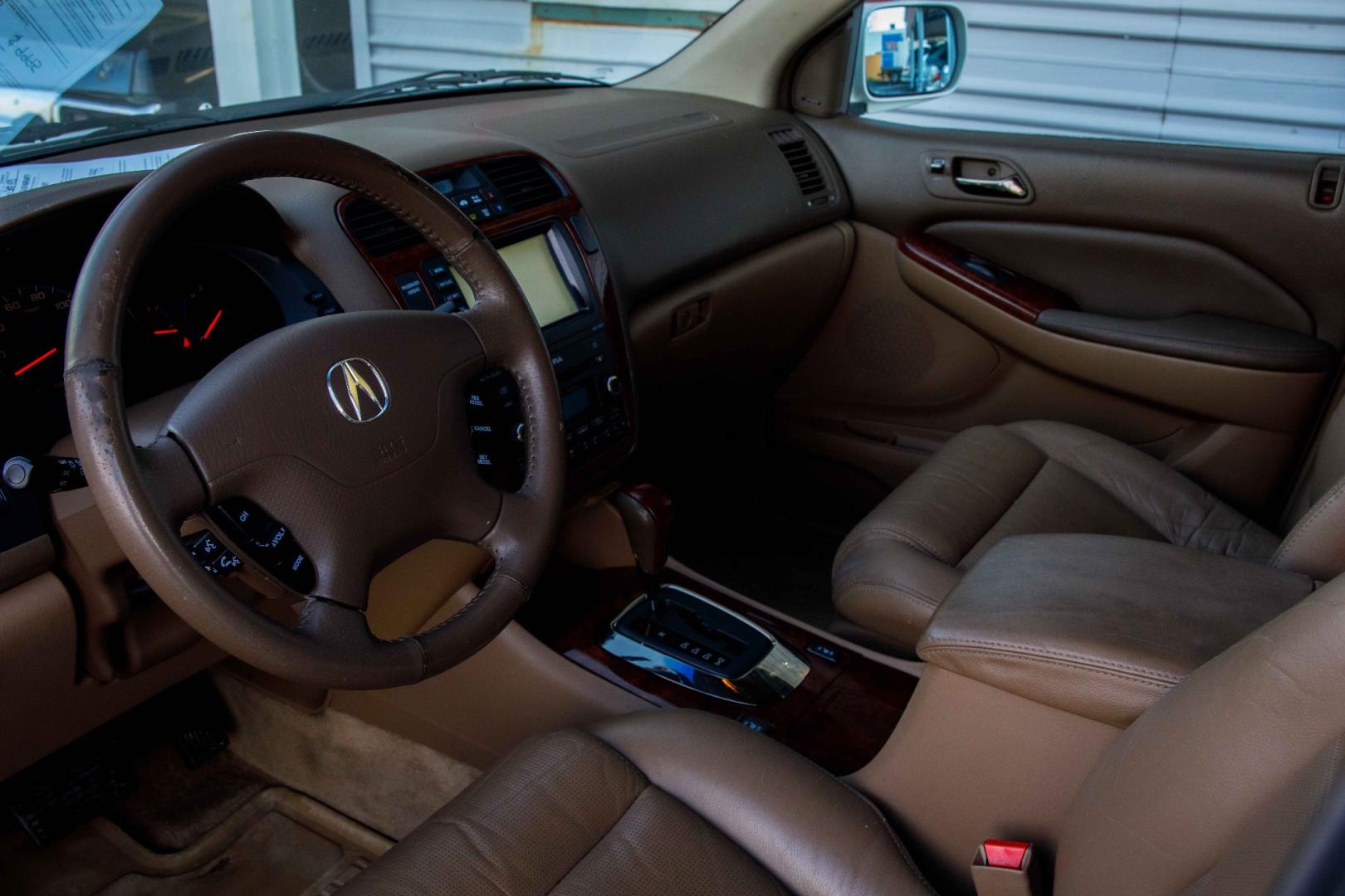 2005 WHITE ACURA MDX Touring with Navigation System (2HNYD18805H) with an 3.5L V6 SOHC 24V engine, 5-SPEED AUTOMATIC transmission, located at 420 E. Kingsbury St., Seguin, TX, 78155, (830) 401-0495, 29.581060, -97.961647 - Photo#8